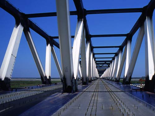 跨黃河管桿結(jié)構(gòu)鐵路橋
